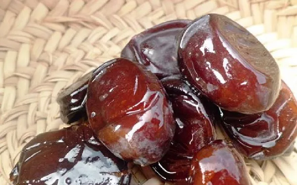 قیمت خرید خرما برحی عسلی + عکس