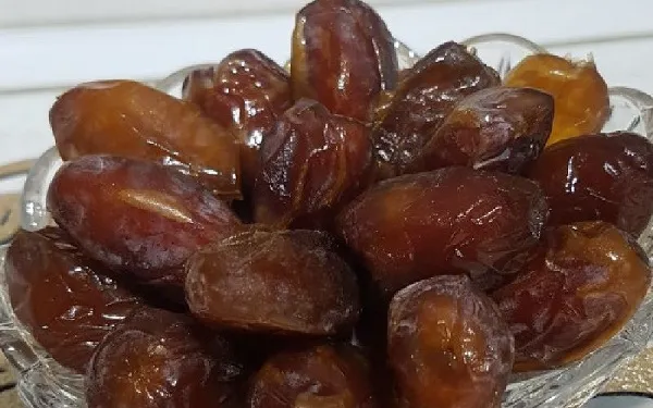 قیمت خرید خرما برحی عسلی + عکس