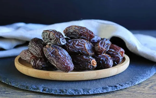 قیمت خرما سیاه خشک + مشخصات بسته بندی عمده و ارزان